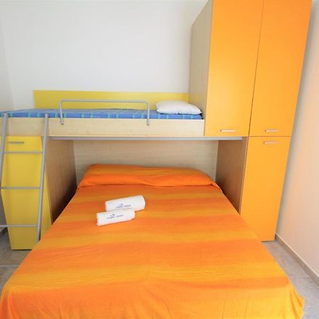 Ferienwohnung Trilocale Arancione Climatizzato Con Terrazza Panoramica Torre San Giovanni Exterior foto