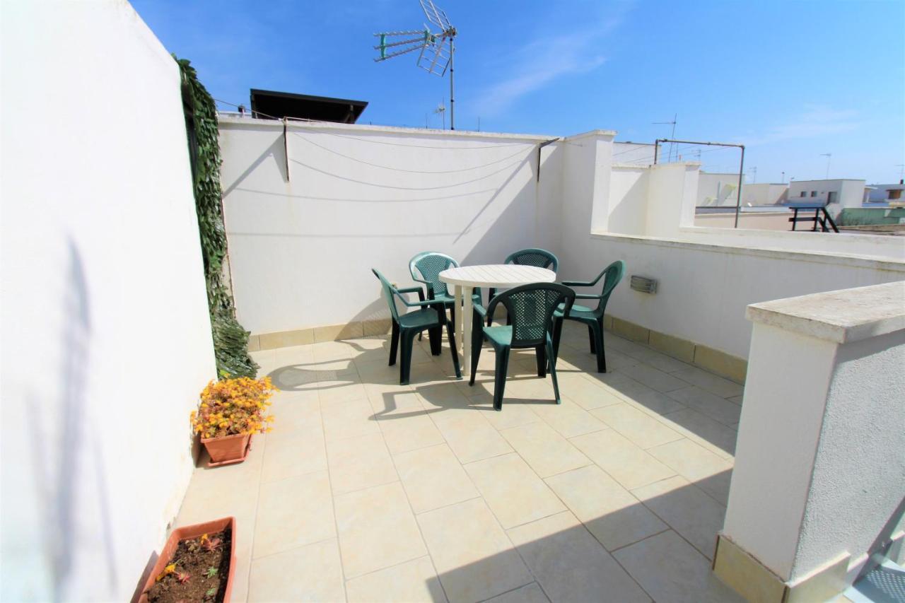 Ferienwohnung Trilocale Arancione Climatizzato Con Terrazza Panoramica Torre San Giovanni Exterior foto