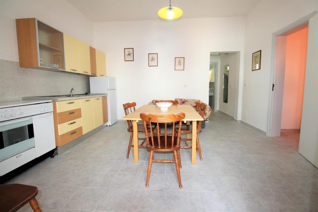 Ferienwohnung Trilocale Arancione Climatizzato Con Terrazza Panoramica Torre San Giovanni Exterior foto