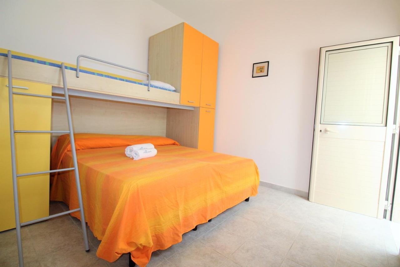 Ferienwohnung Trilocale Arancione Climatizzato Con Terrazza Panoramica Torre San Giovanni Exterior foto