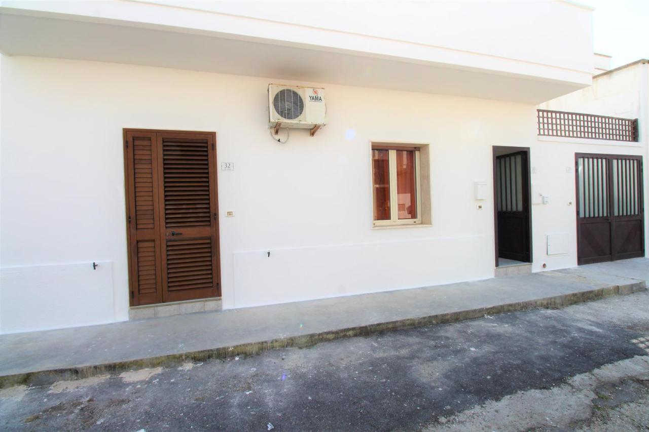 Ferienwohnung Trilocale Arancione Climatizzato Con Terrazza Panoramica Torre San Giovanni Exterior foto