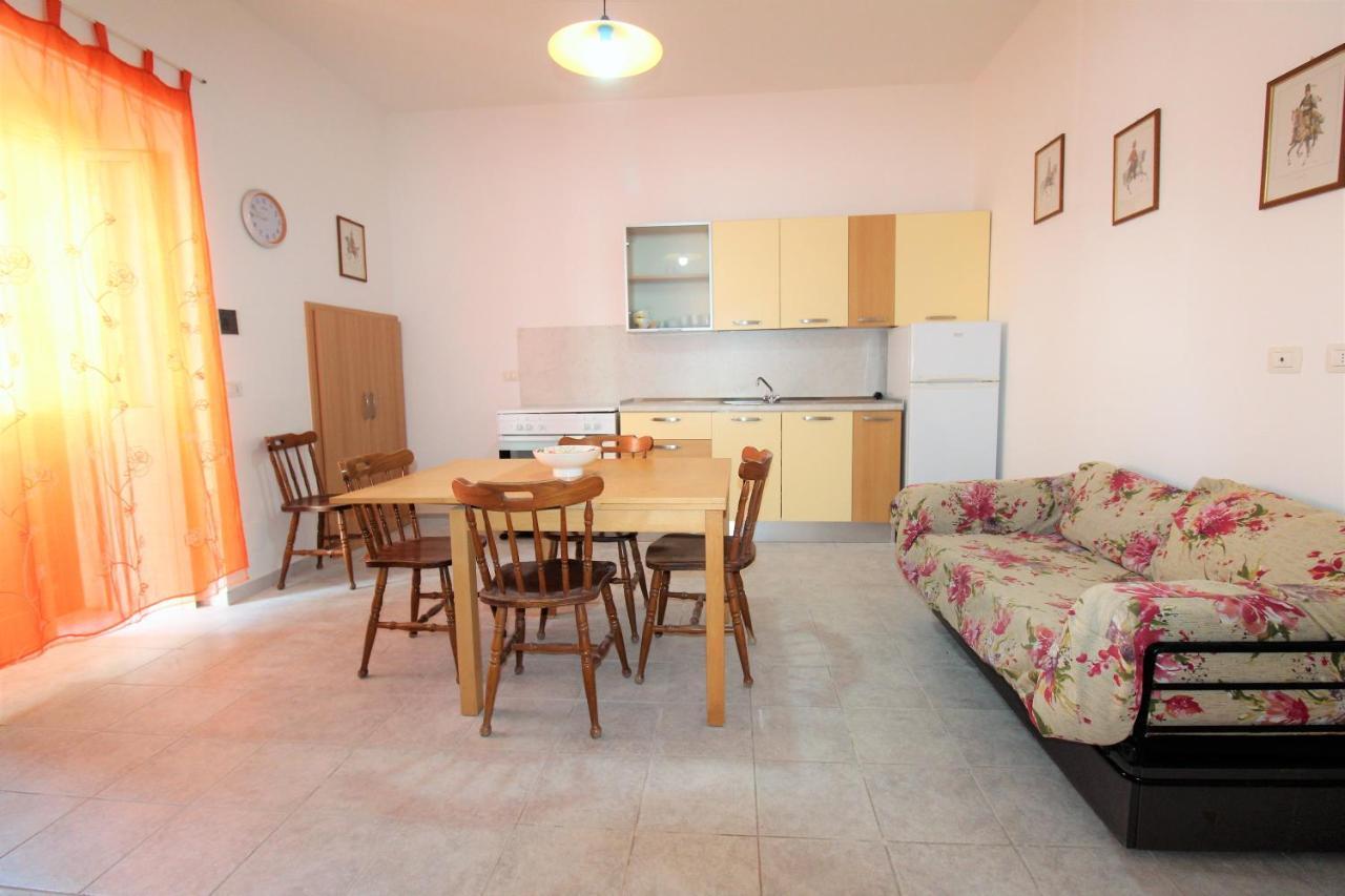 Ferienwohnung Trilocale Arancione Climatizzato Con Terrazza Panoramica Torre San Giovanni Exterior foto
